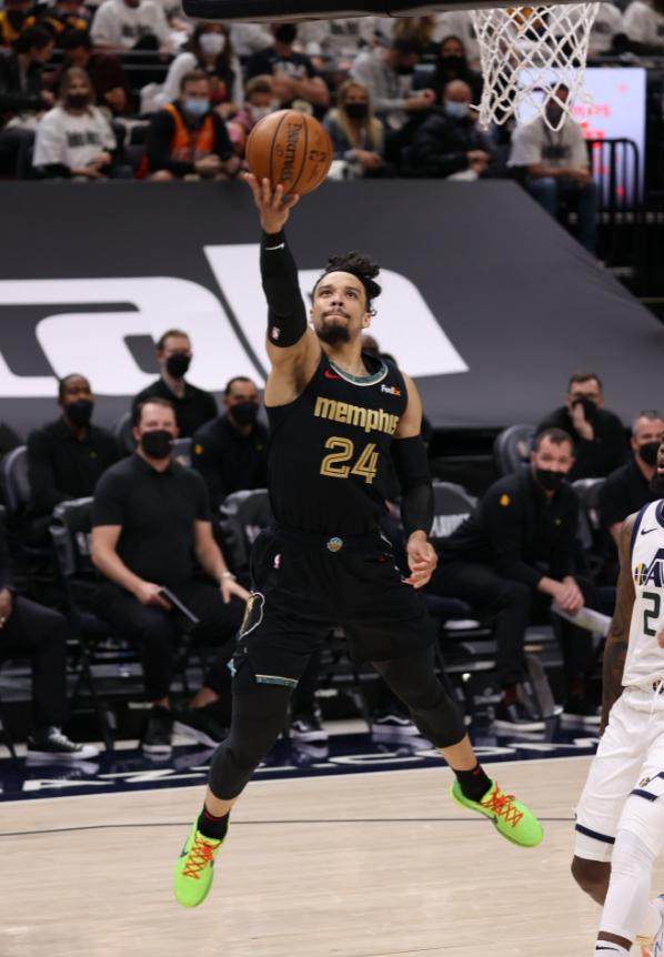 总决赛直播-布鲁克斯利刃出鞘 击穿爵士防线 灰熊渐入佳境